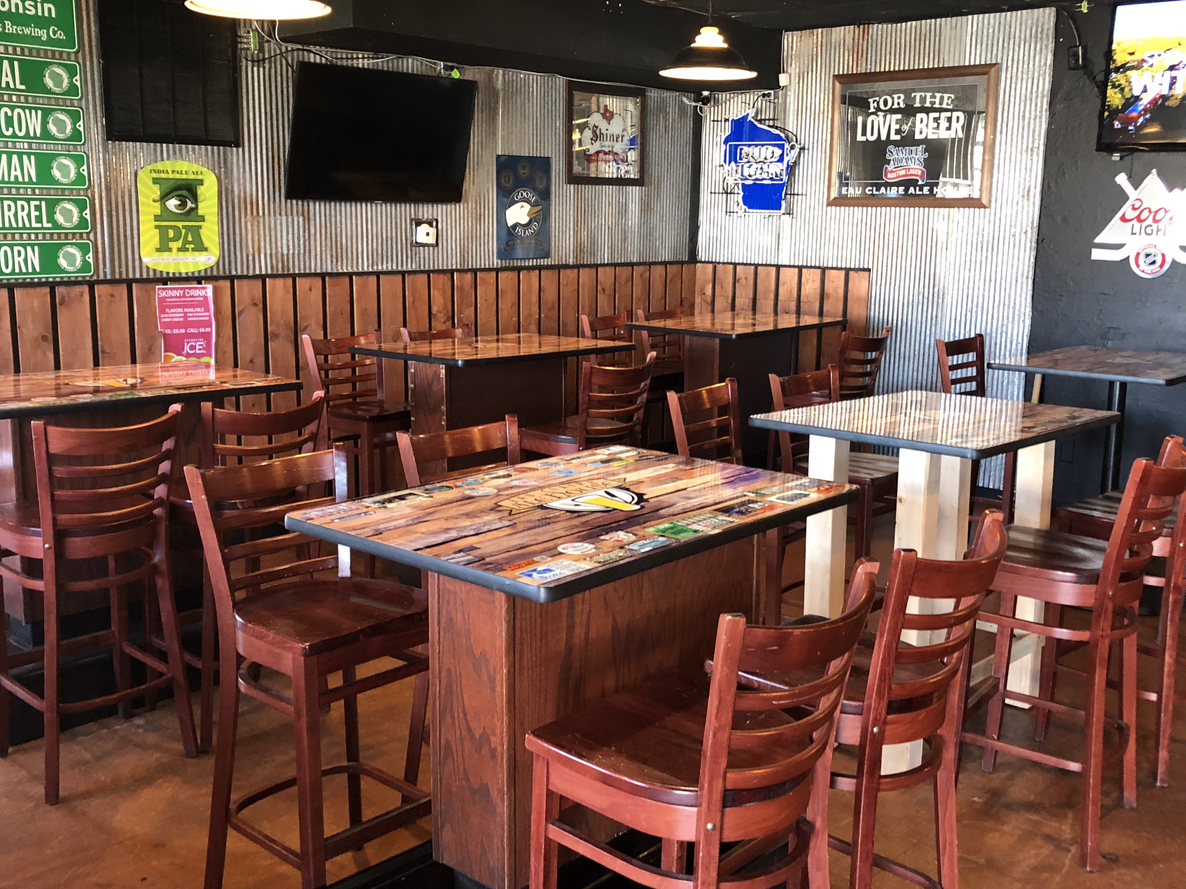 Epic Media Networks tabletop in active restaurant